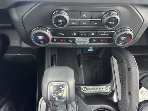 New 2025 Ford Bronco Badlands image 13