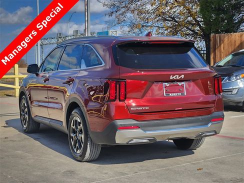 New 2025 Kia Sorento S image 3