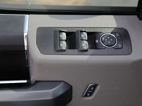 Used 2018 Ford F150 XLT image 7