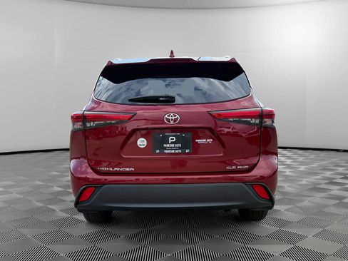 Used 2020 Toyota Highlander XLE AWD/4WD image 6
