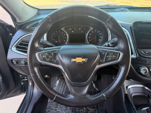 Used 2017 Chevrolet Malibu LT FWD image 10