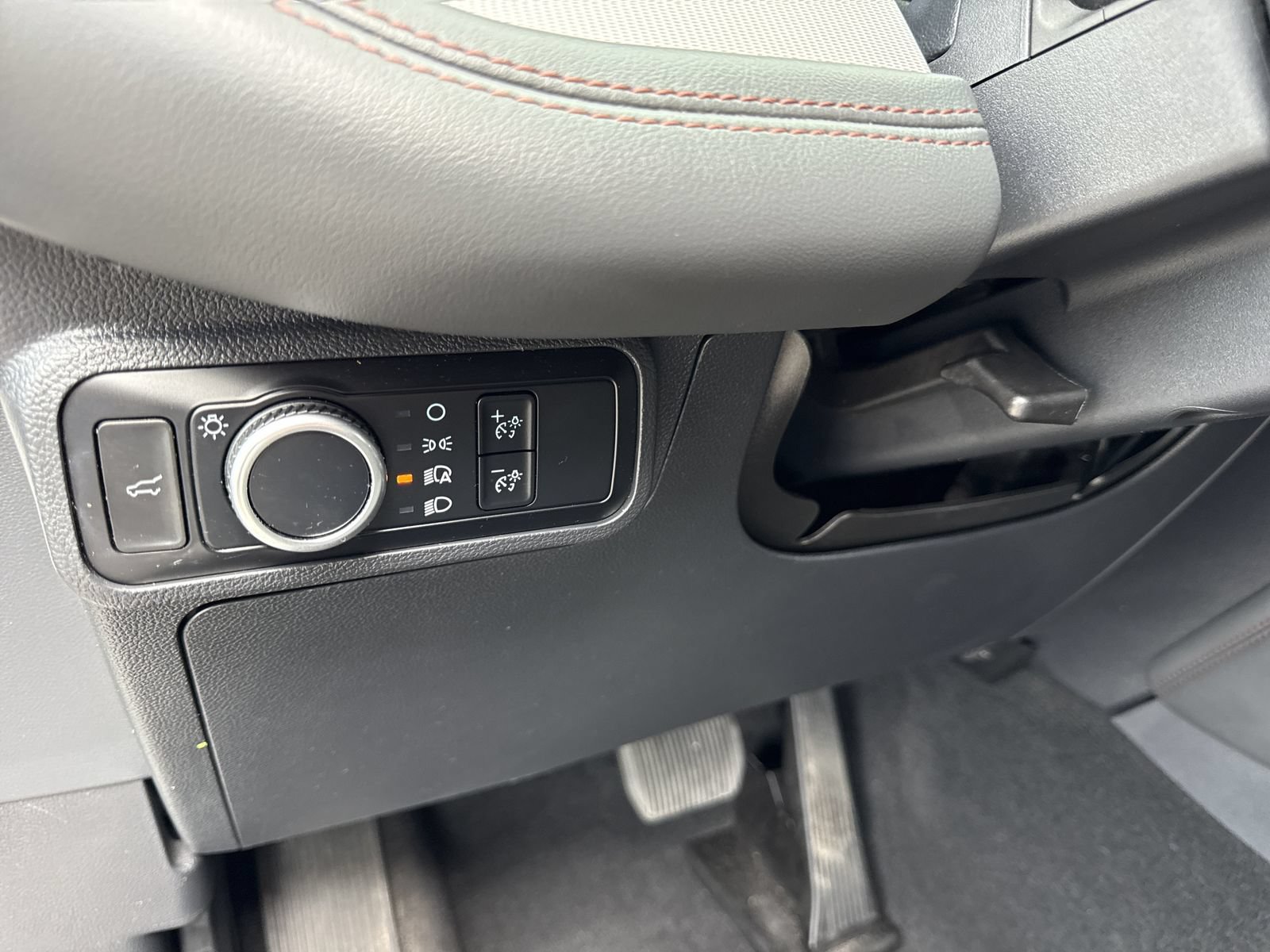 Used 2025 Ford Explorer Active RWD image 18
