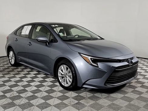 Used 2024 Toyota Corolla LE w/ LE Convenience Package image 3