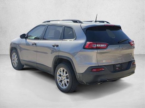 Used 2016 Jeep Cherokee Sport image 7
