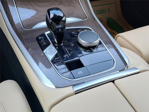 Used 2022 BMW X5 xDrive40i w/ Parking Assistance Package image 21