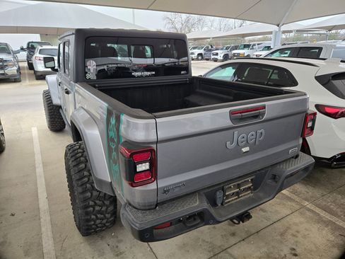 Used 2020 Jeep Gladiator Overland image 4