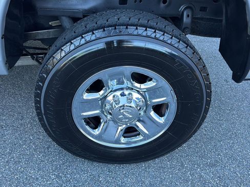 Used 2018 RAM 2500 Tradesman w/ Chrome Appearance Group image 31