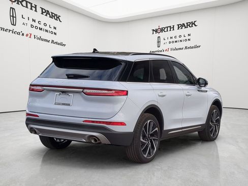 New 2026 Lincoln Corsair Reserve FWD image 3
