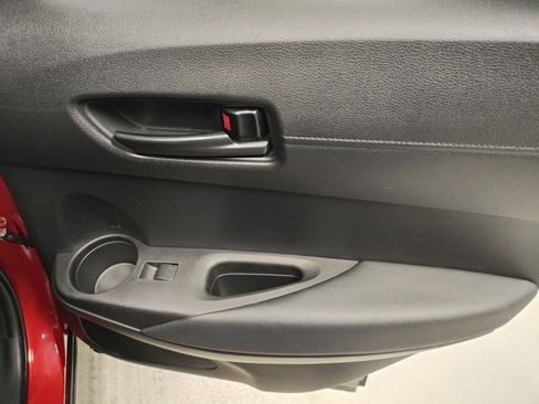 Used 2022 Toyota Corolla Cross LE image 14