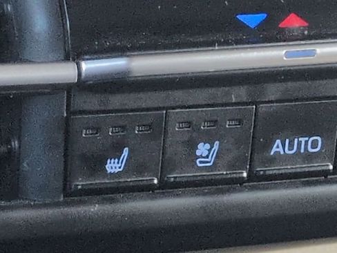 Certified 2022 Toyota Sienna Platinum image 25