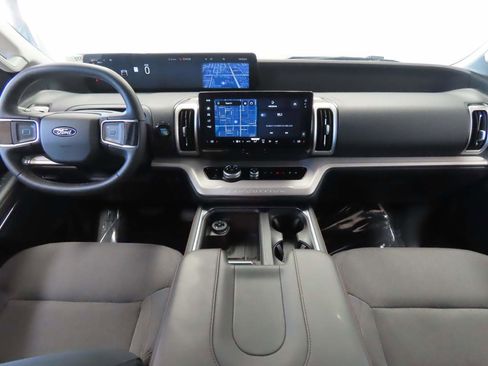Used 2025 Ford Expedition Active RWD image 13