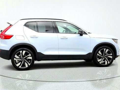 Used 2024 Volvo XC40 B5 Plus w/ Protection Package Premier AWD/4WD image 4