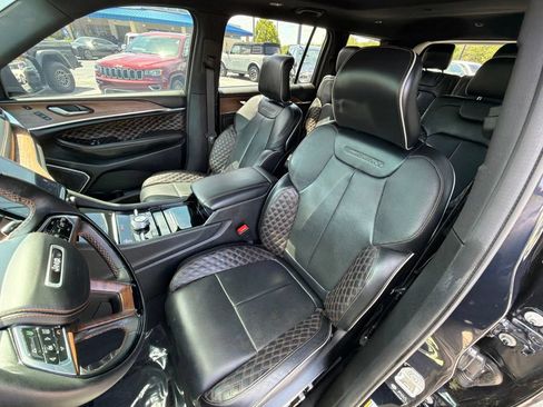 Used 2024 Jeep Grand Cherokee L Summit w/ High Altitude Package AWD/4WD image 12