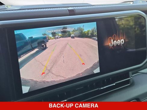 Used 2025 Jeep Wrangler Unlimited Rubicon AWD/4WD image 27