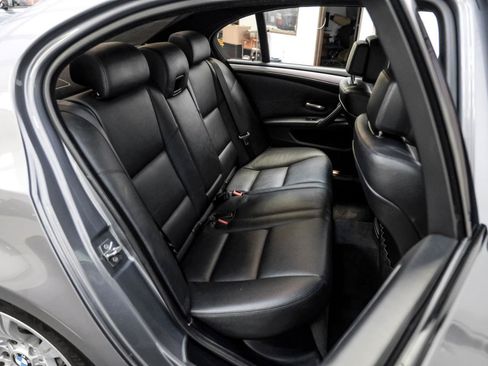 Used 2010 BMW M5 RWD image 31