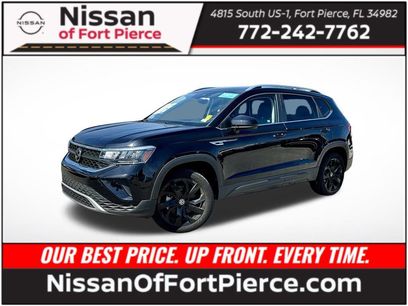 Used 2023 Volkswagen Taos SE w/ Black Wheel Package