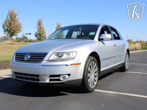 Used 2006 Volkswagen Phaeton V8 AWD/4WD image 17
