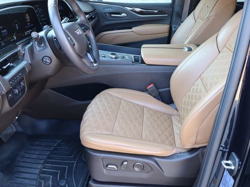 Used 2024 Cadillac Escalade ESV Sport AWD/4WD image 17