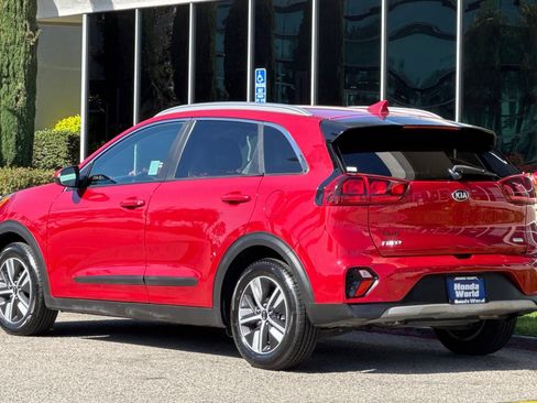 Used 2020 Kia Niro LXS FWD image 6