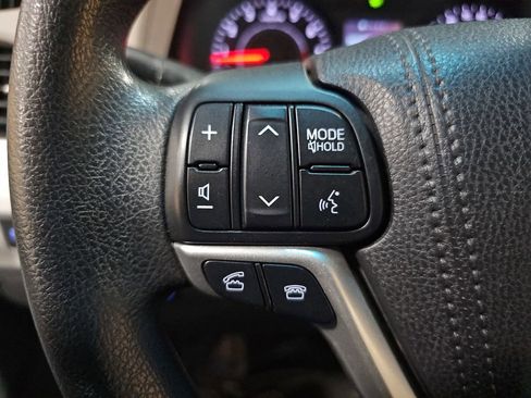 Used 2017 Toyota Sienna LE image 11