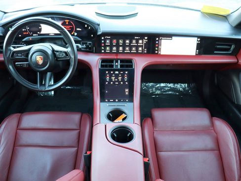 Used 2023 Porsche Taycan image 10