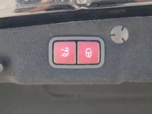 Used 2021 Mercedes-Benz C 300 Sedan image 9