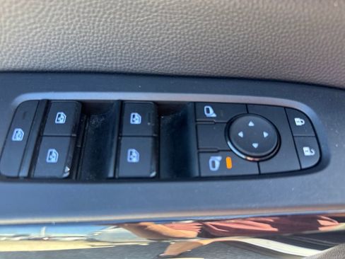 Used 2025 Nissan Pathfinder SV FWD image 18
