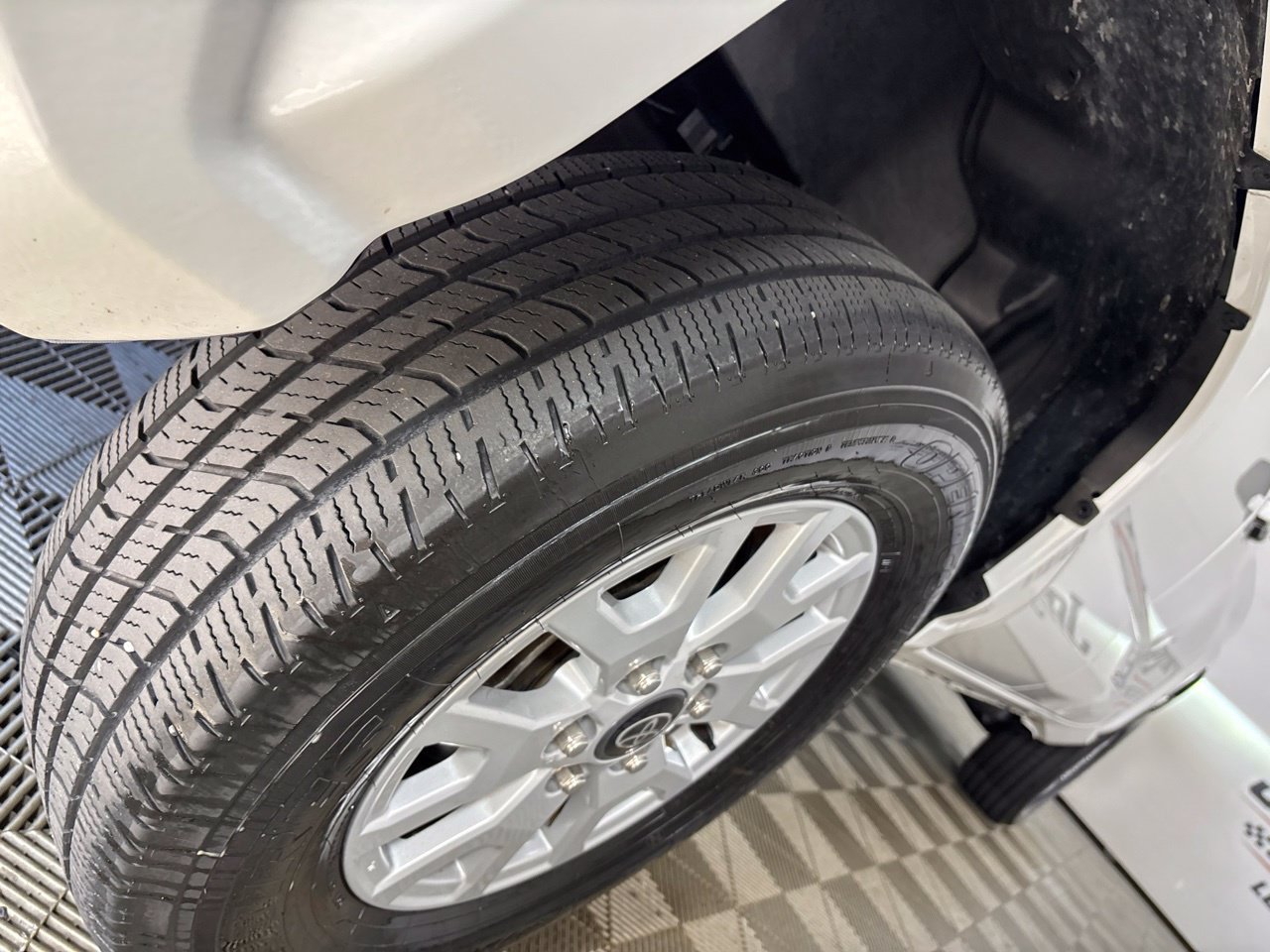 Used 2024 Toyota Tacoma SR5 AWD/4WD image 34