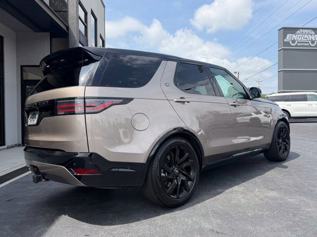 Used 2024 Land Rover Discovery Dynamic SE AWD/4WD image 2