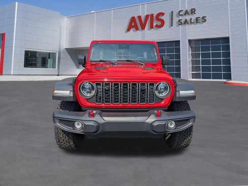 Used 2025 Jeep Wrangler Unlimited Rubicon w/ Convenience Group AWD/4WD image 2