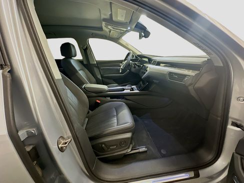 Used 2021 Audi e-tron Premium Plus w/ Premium Plus Package image 33