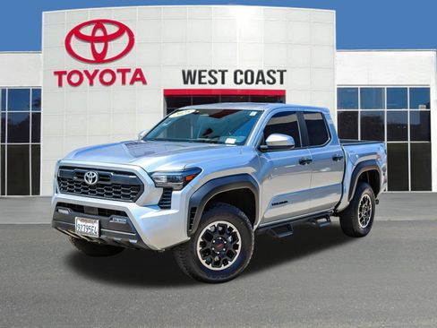 Used 2025 Toyota Tacoma TRD Off-Road AWD/4WD image 1