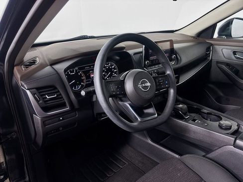 Used 2023 Nissan Rogue SV AWD/4WD image 9