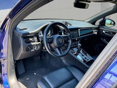 Certified 2023 Porsche Macan Turbo AWD/4WD image 4