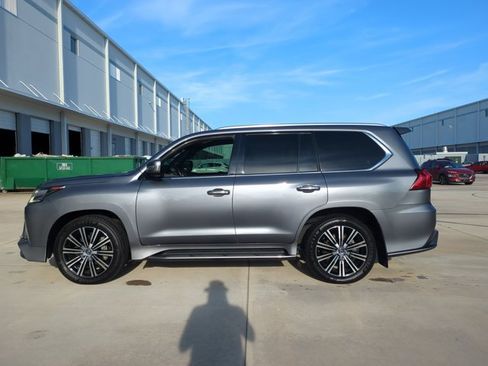 Used 2020 Lexus LX 570 4WD w/ Sport Package image 8