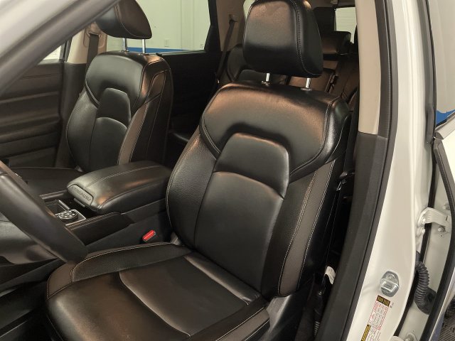 Used 2024 Nissan Pathfinder SL w/ Black Appearance Package AWD/4WD image 11