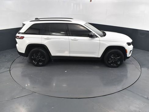 Used 2023 Jeep Grand Cherokee Limited w/ Black Appearance Package image 44