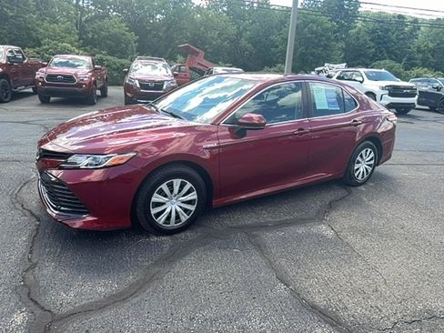 Used 2020 Toyota Camry LE FWD image 4
