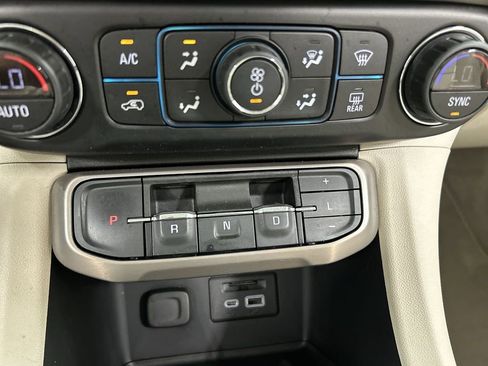 Used 2021 GMC Acadia Denali w/ Denali Technology Package AWD/4WD image 18