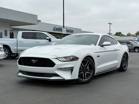 Used 2022 Ford Mustang GT RWD image 2