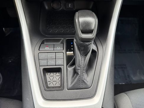 Used 2022 Toyota RAV4 LE image 19