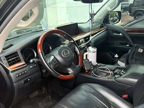 Used 2016 Lexus LX 570 4WD w/ Luxury Package image 3