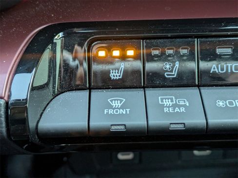 Used 2024 Toyota Prius Prime SE image 31