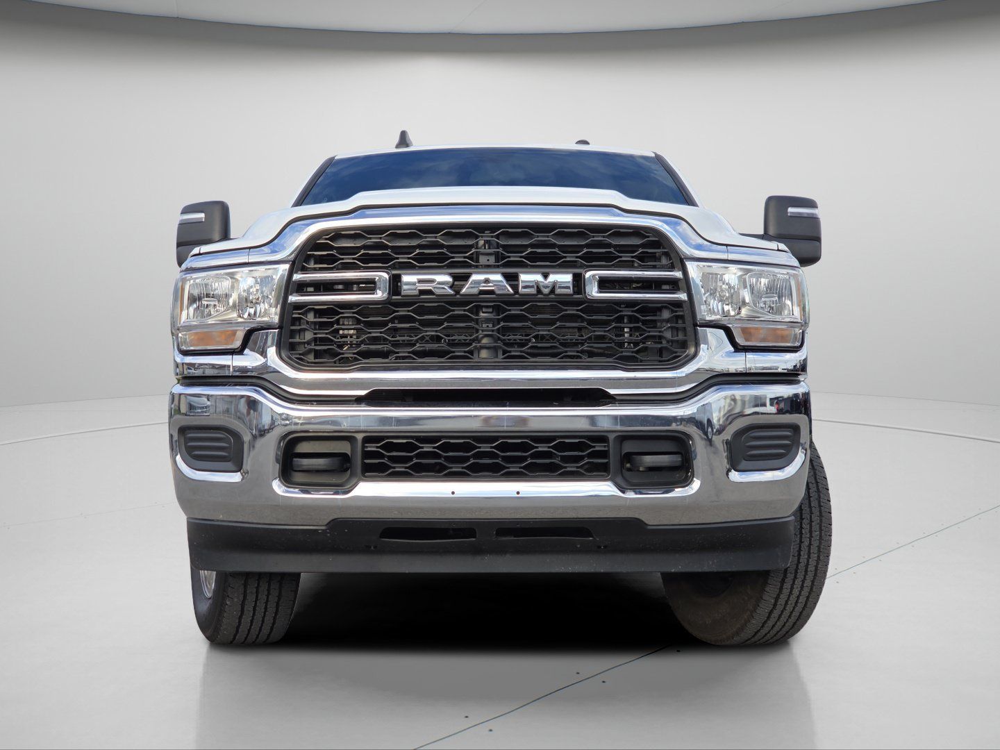 Used 2024 RAM 3500 Tradesman w/ Chrome Appearance Group AWD/4WD image 3