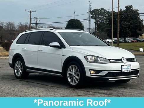 Used 2018 Volkswagen Golf Alltrack S image 11
