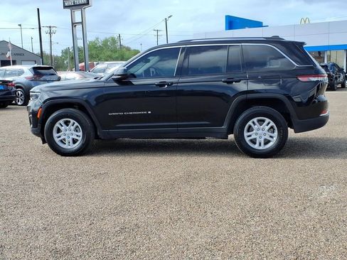 Used 2024 Jeep Grand Cherokee Laredo RWD image 2