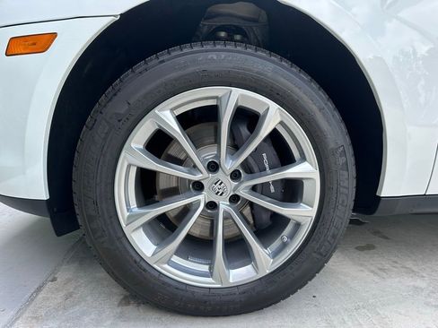 Certified 2025 Porsche Macan image 40