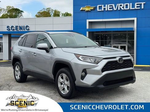 Used 2021 Toyota RAV4 XLE image 1