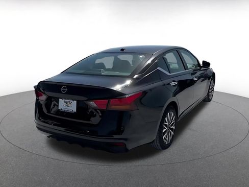 Used 2025 Nissan Altima 2.5 SV FWD image 14