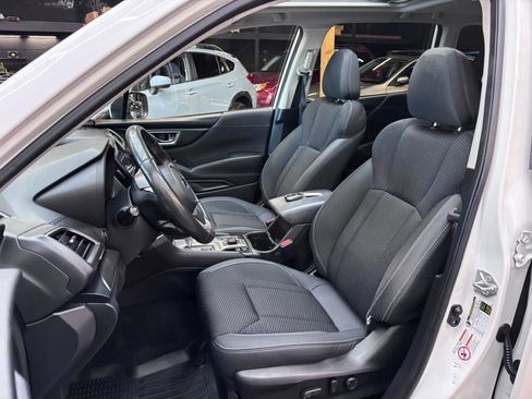 Used 2019 Subaru Forester Premium AWD/4WD image 9